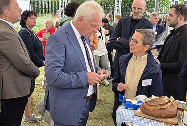 Im Gespräch: Alois Rainer, Bundesminister für Landwirtschaft, Ernährung und Heimat und Anke Kähler, Vorstand Die Freien Bäcker e.V. und Projektleitung Atelier Ernährungswende gUG